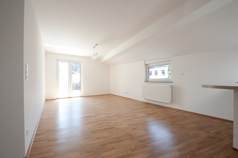 Winkeler Strasse großes Zimmer in Wohnung nach Umbau Winkeler Strasse großes Zimmer in Wohnung nach Umbau