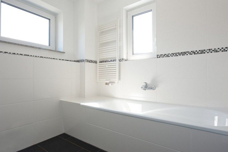 Winkeler Strasse Bad Badewanne und Fenster in Wohnung nach Umbau Winkeler Strasse Bad Badewanne und Fenster in Wohnung nach Umbau