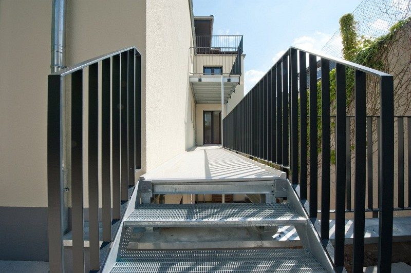 Winkeler Strasse Außenansicht Treppe nach Umbau Winkeler Strasse Außenansicht Treppe nach Umbau