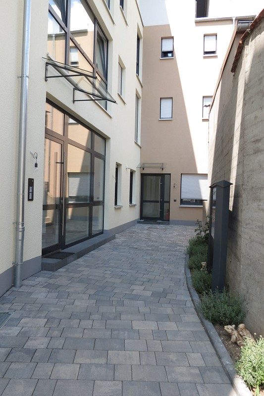 Winkeler Strasse Frontansicht Weg nach Umbau Winkeler Strasse Frontansicht Weg nach Umbau