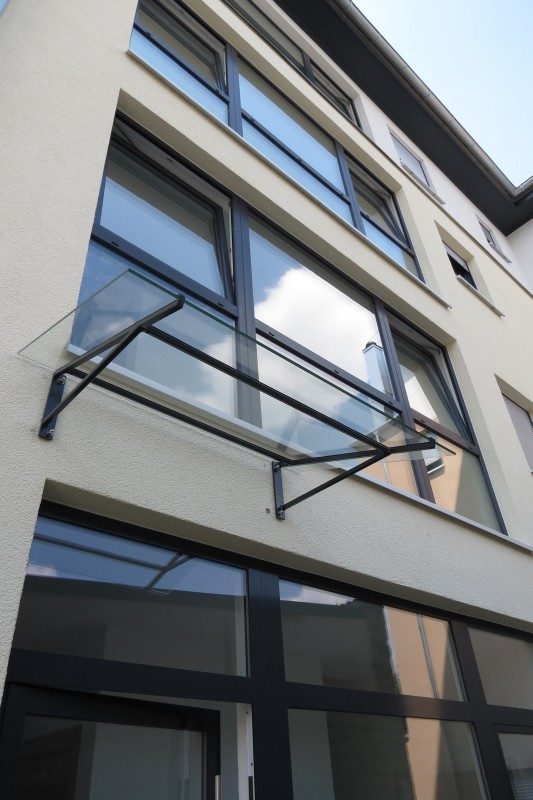 Winkeler Strasse Fensterfront nach Umbau Winkeler Strasse Fensterfront nach Umbau