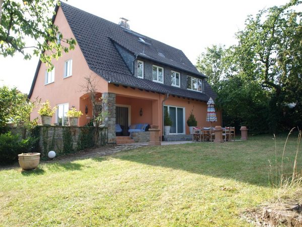 ref-4 Referenzimmobilie Haus mit Terasse und Garten