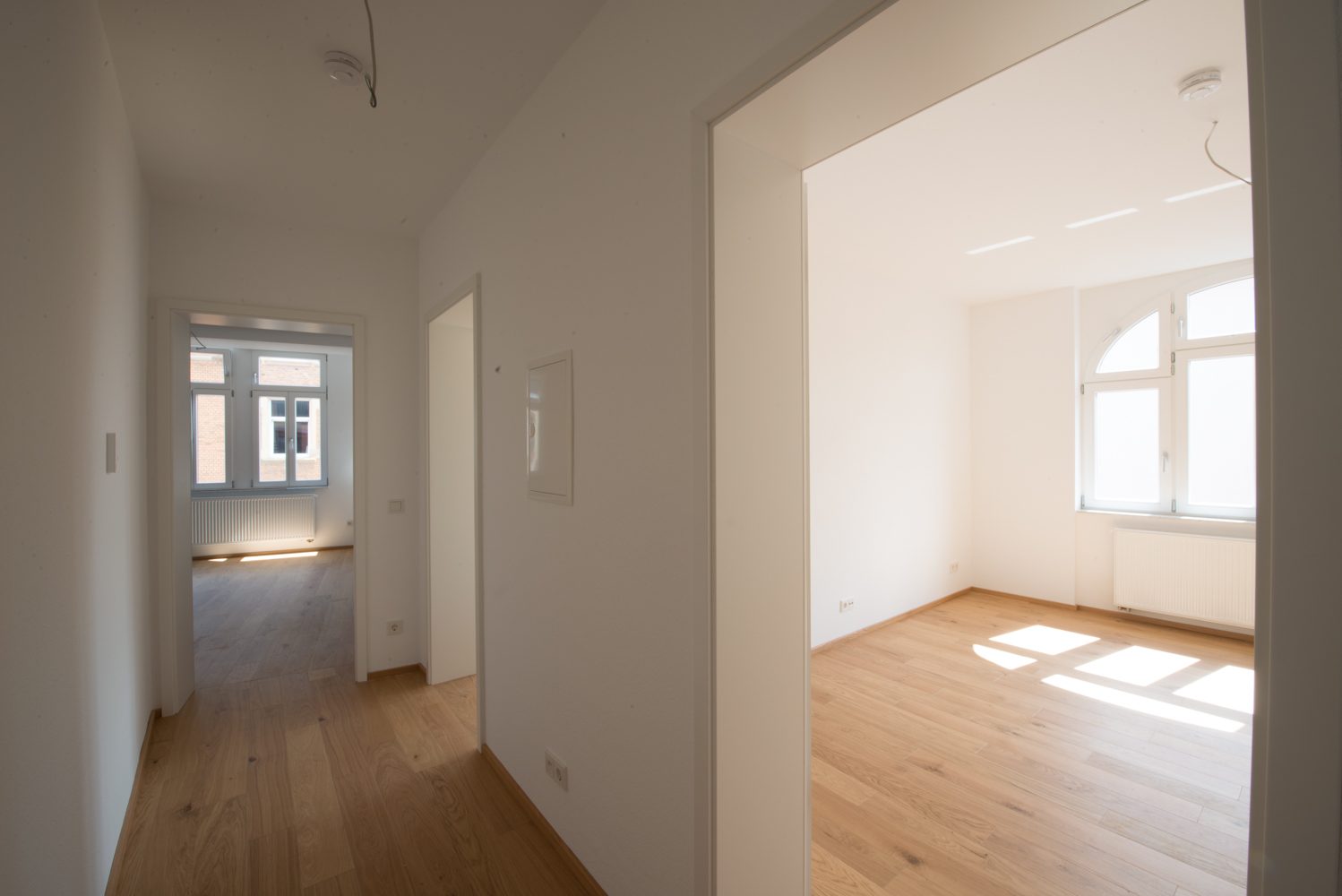 Neckarstrasse 1 Flur mit Sicht auf Zimmer Neckarstrasse 1 Flur mit Sicht auf Zimmer