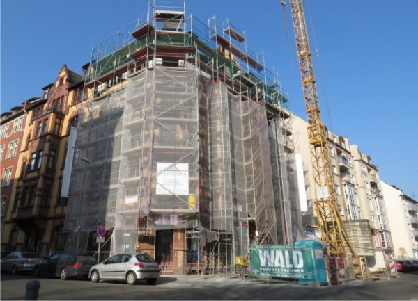 Neckarstrasse 1 Gebäude im Umbau mit Gerüst und Kran Neckarstrasse 1 Gebäude im Umbau mit Gerüst und Kran