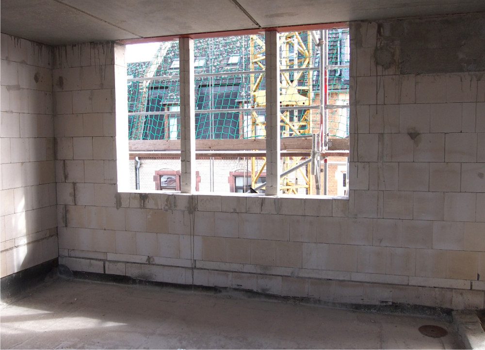 Neckarstrasse Zimmer Neubau mit Fenster während Umbau Neckarstrasse Zimmer Neubau mit Fenster während Umbau
