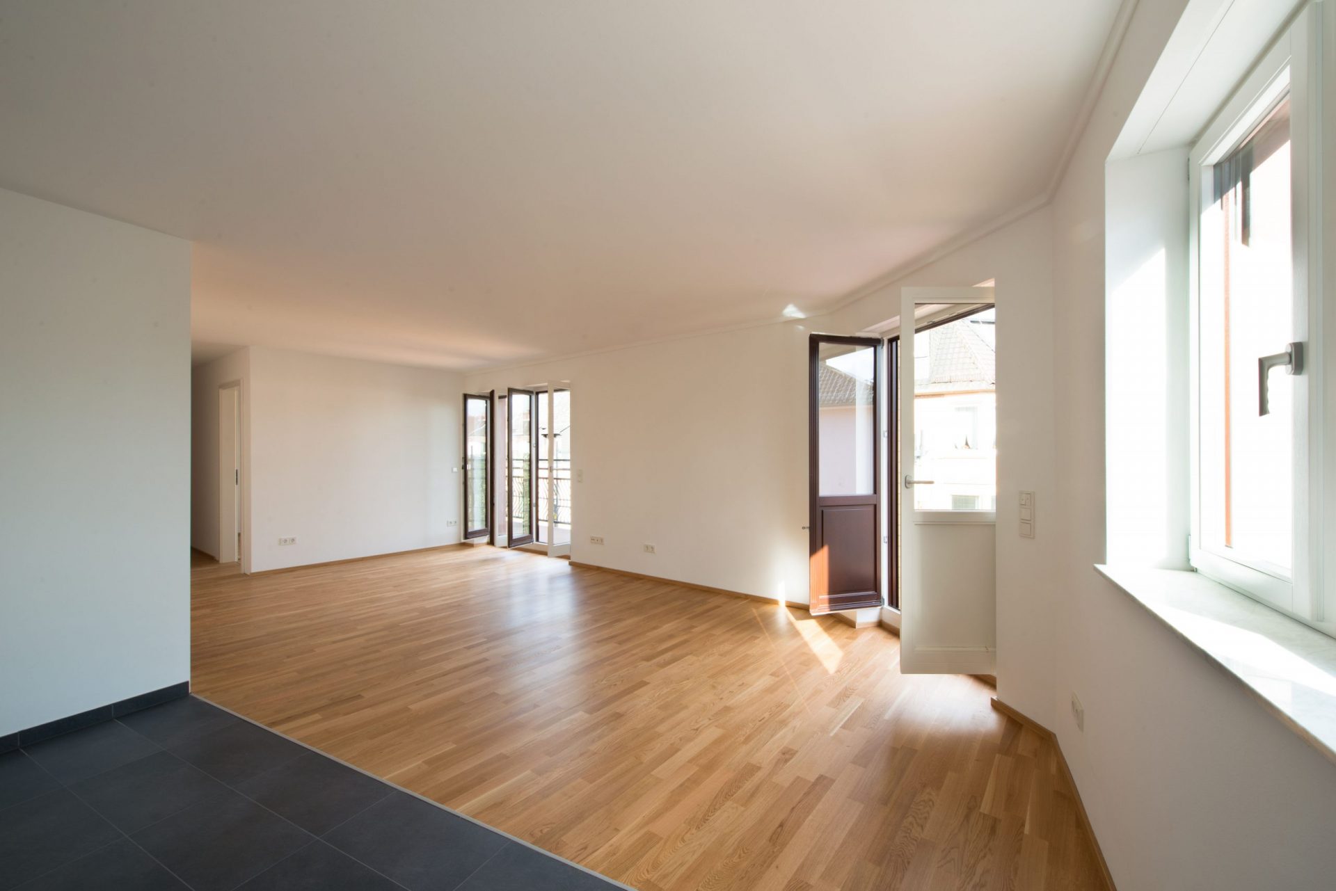 Neckarstrasse 1 geräumiges Zimmer Neckarstrasse 1 geräumiges Zimmer