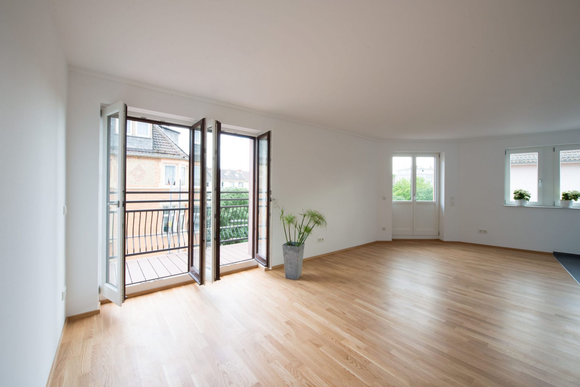 Neckarstrasse 1 geräumiges Zimmer Neckarstrasse 1 geräumiges Zimmer