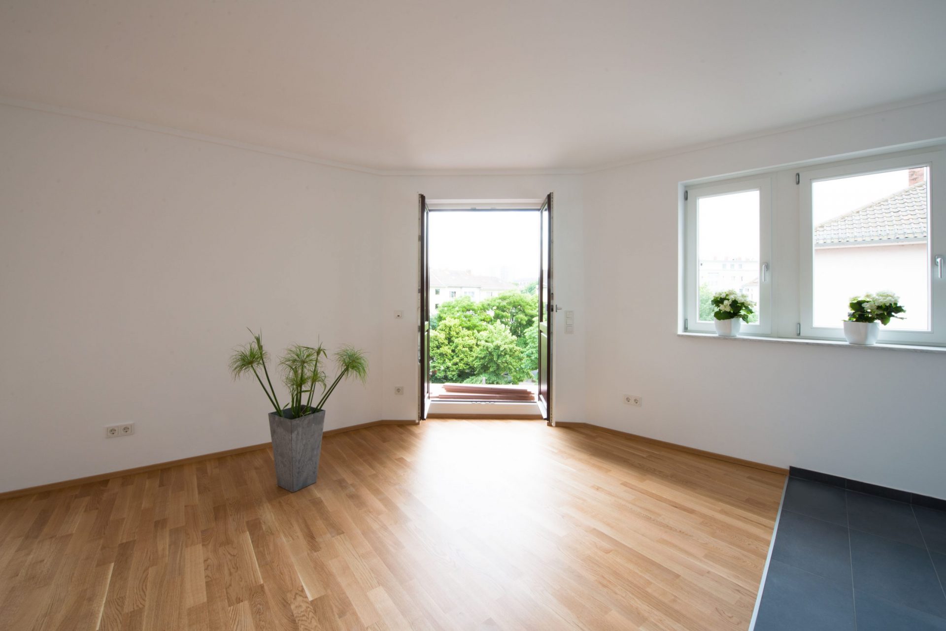 Neckarstrasse 1 geräumiges Zimmer Neckarstrasse 1 geräumiges Zimmer